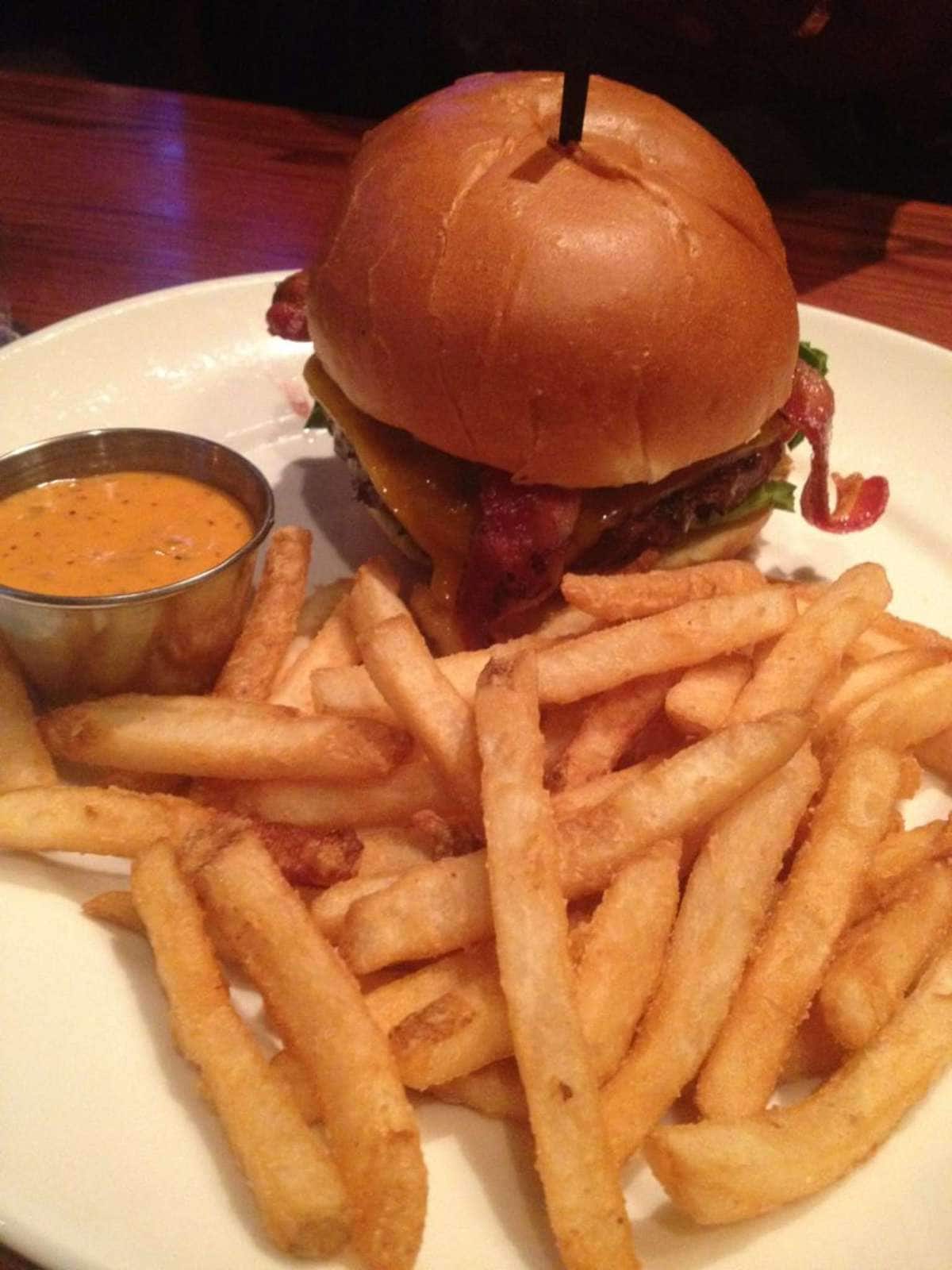 UNO Pizzeria & Grill, Menomonee Falls, Milwaukee Zomato