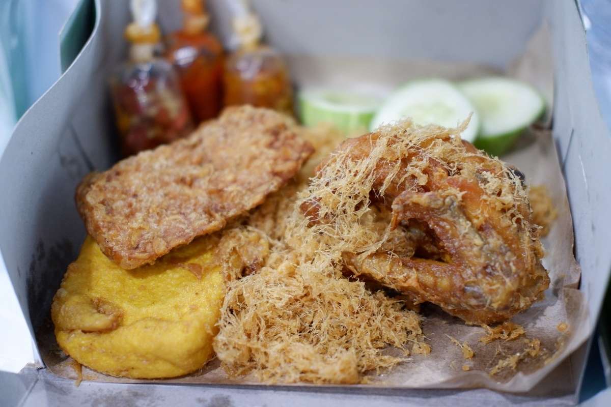 bebek kremes bu uju slipi - kuliner sekitar slipi