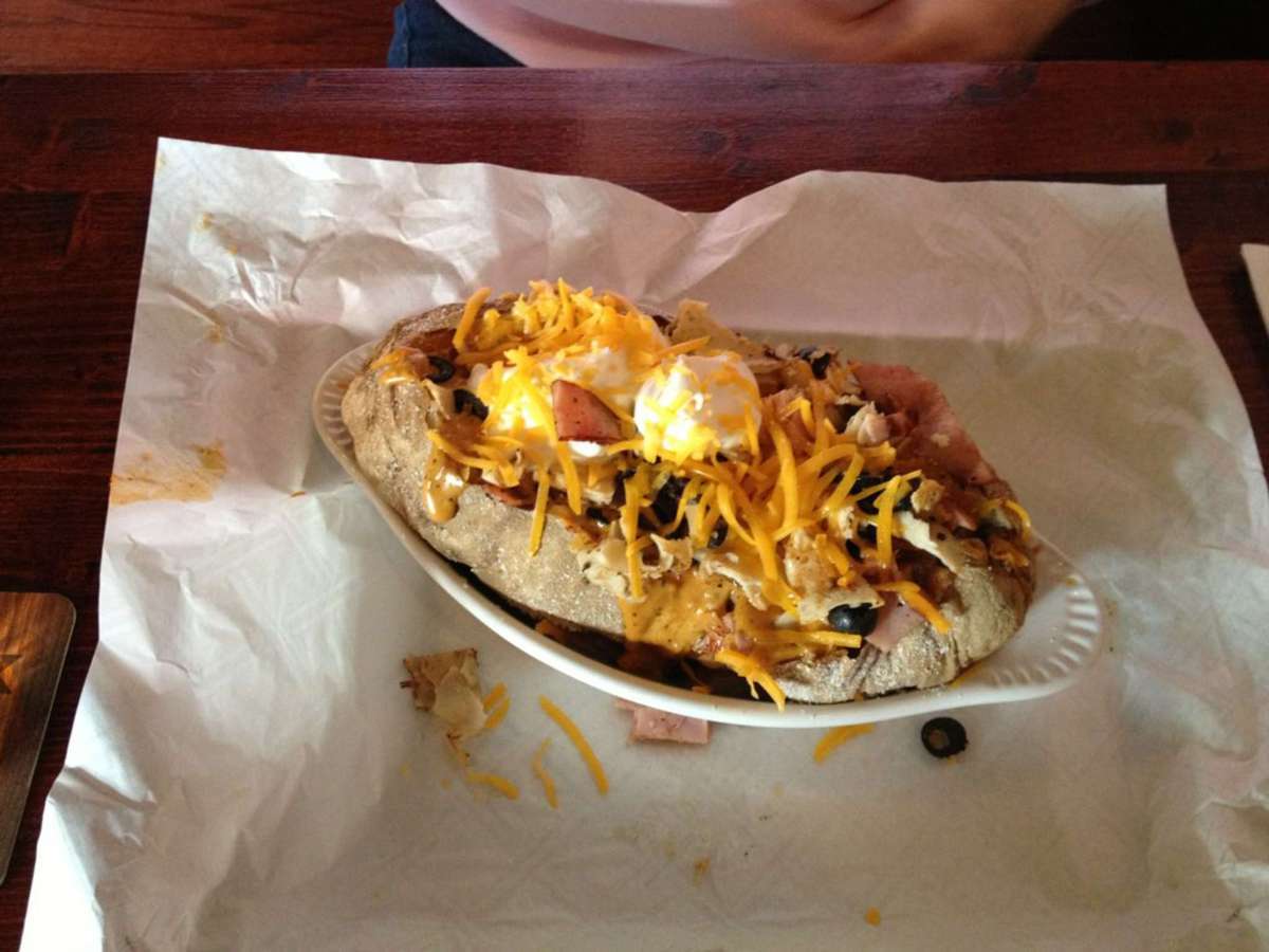 Quinton's Bar & Deli, East Village, Des Moines Zomato