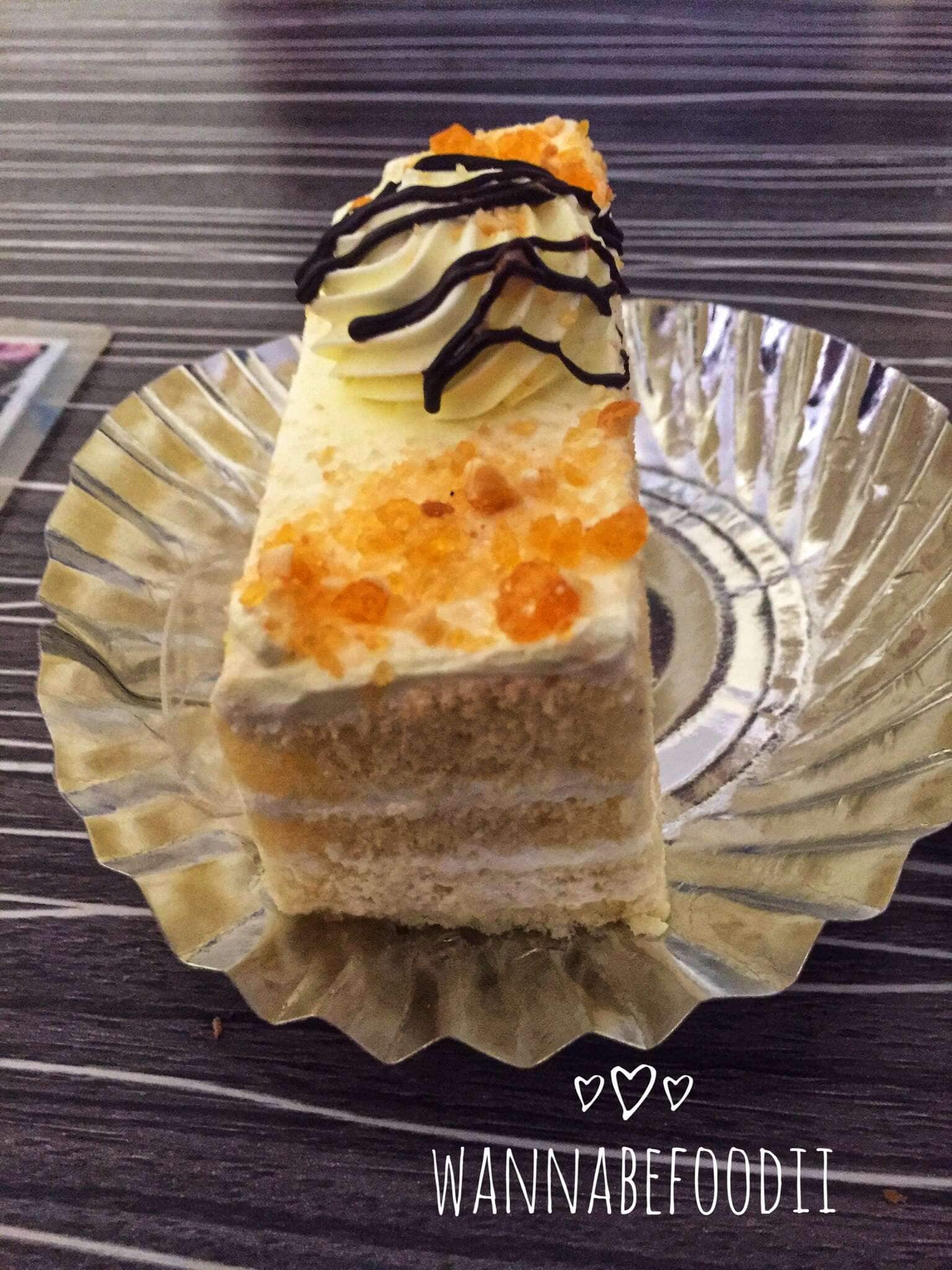Vanilla Cakes Online, Order Eggless Vanilla Cake - FNP