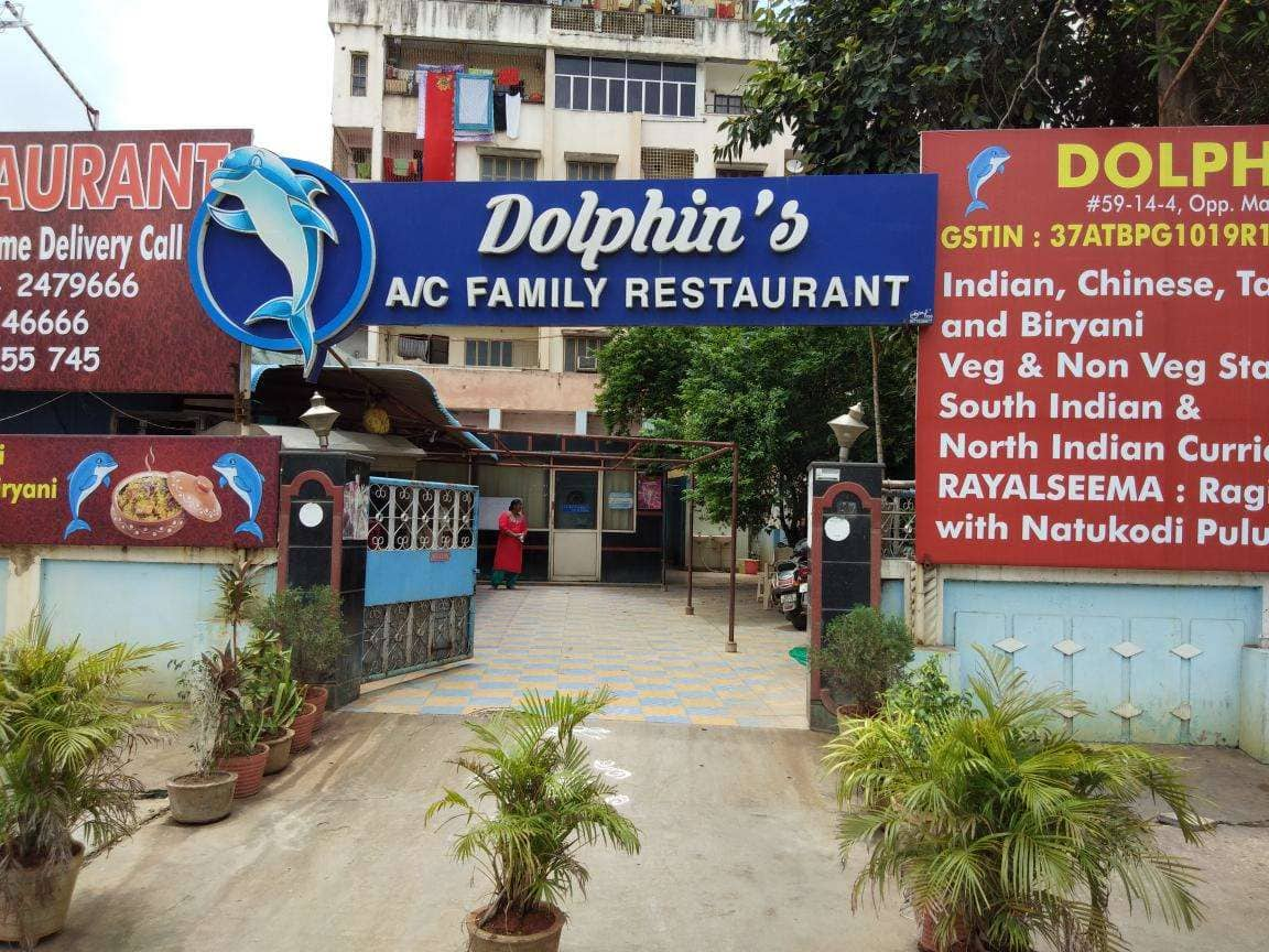 Dolphin restaurant deals