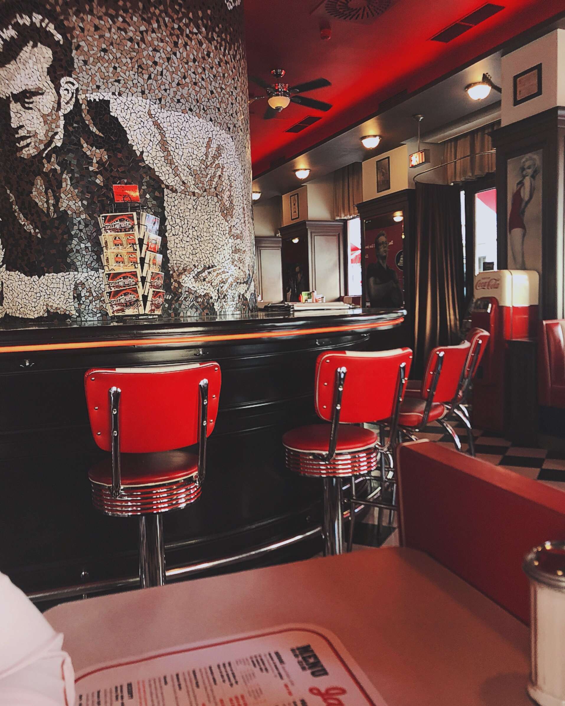 10Travlr James Dean Prague Restaurant