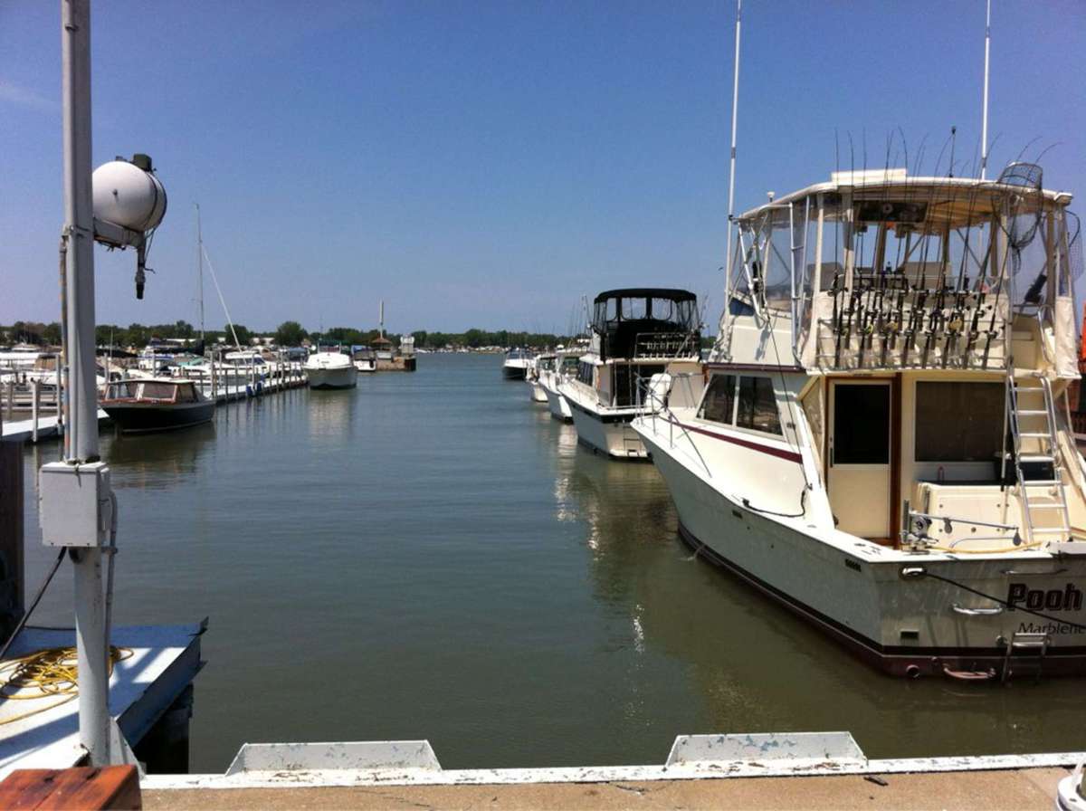 Crabby Joe's Dockside, Lakeside Marblehead, Port Clinton Zomato