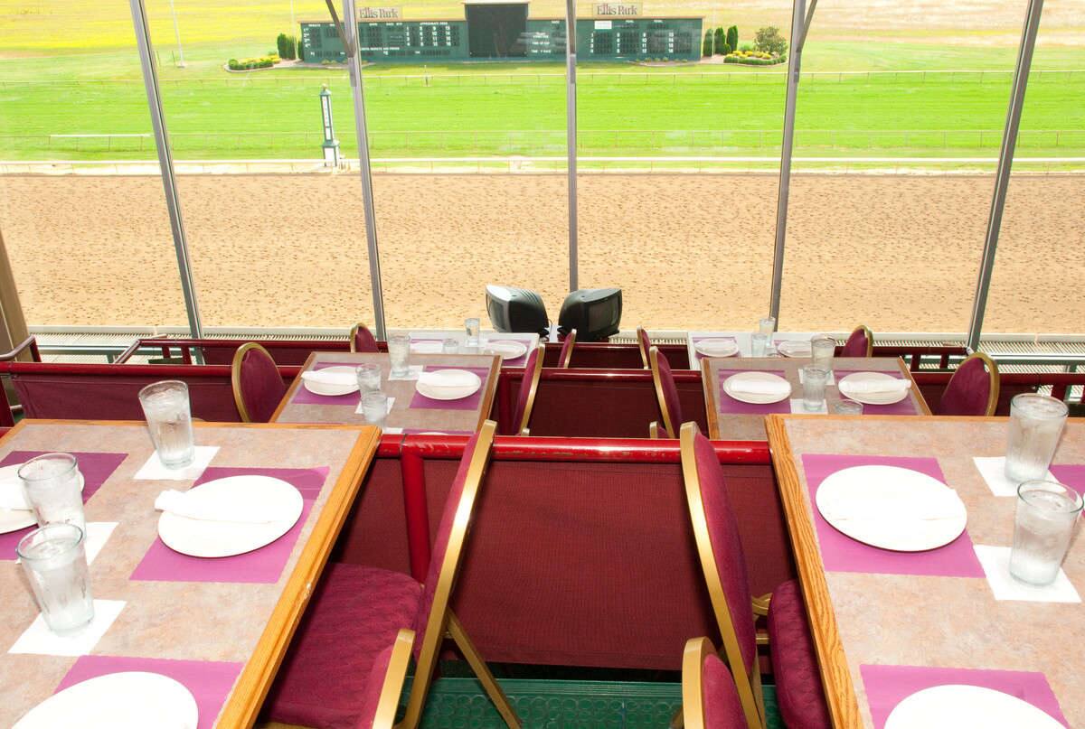 Ellis Park Private Party Rooms क फ ट एव