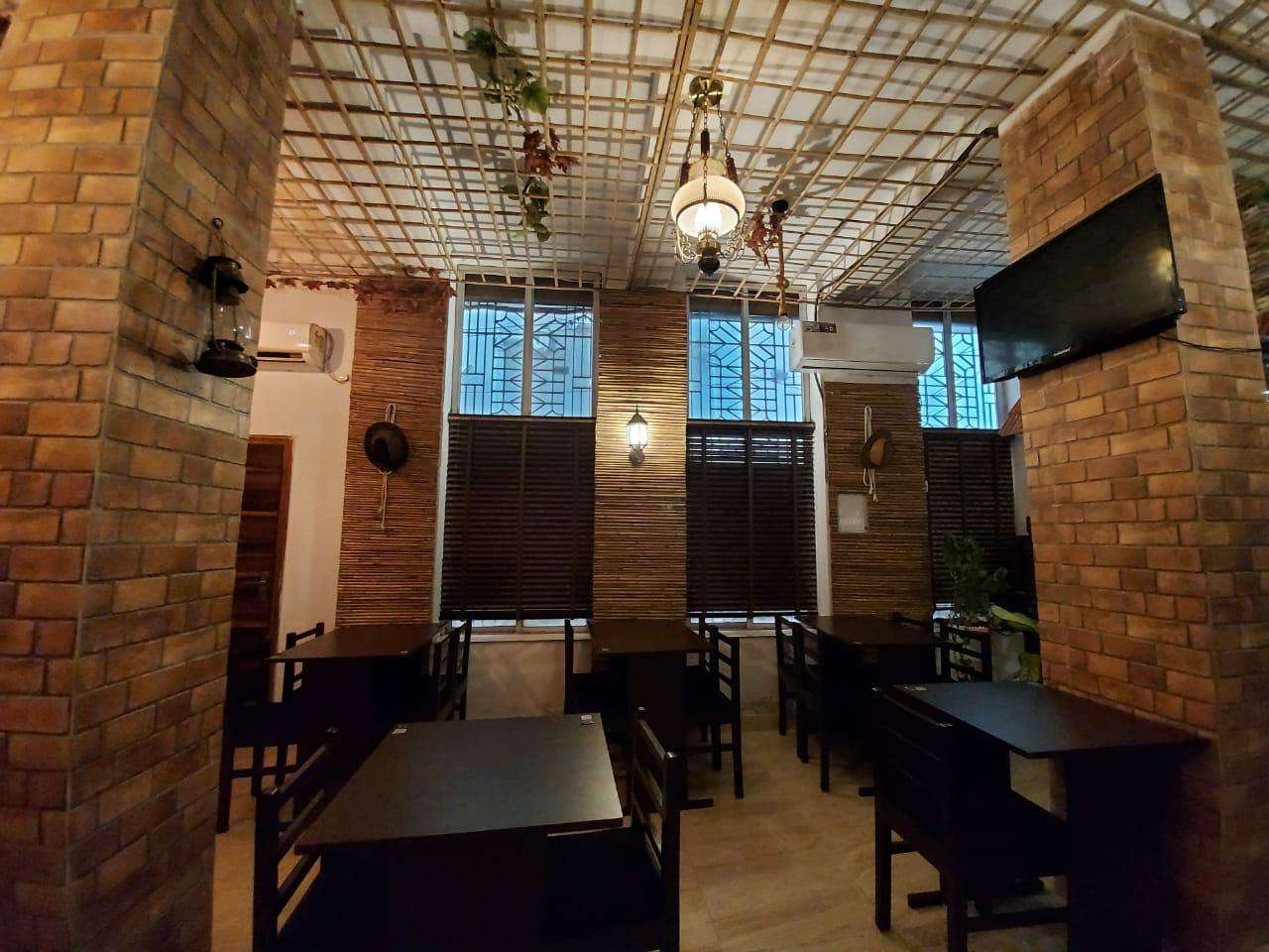 The Tavern Cafe, Prince Anwar Shah Road, Kolkata - Restaurant