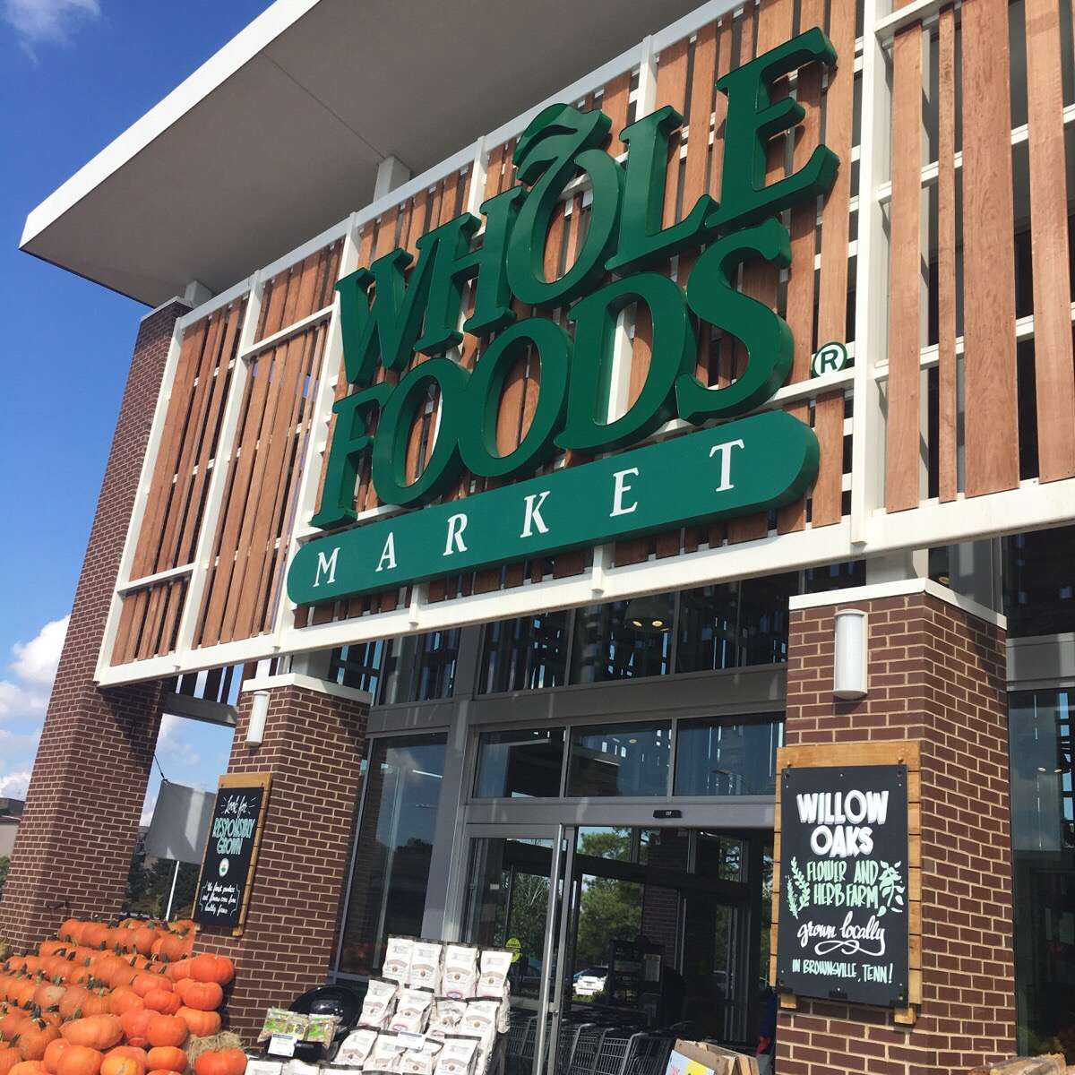 whole foods memphis tn locations