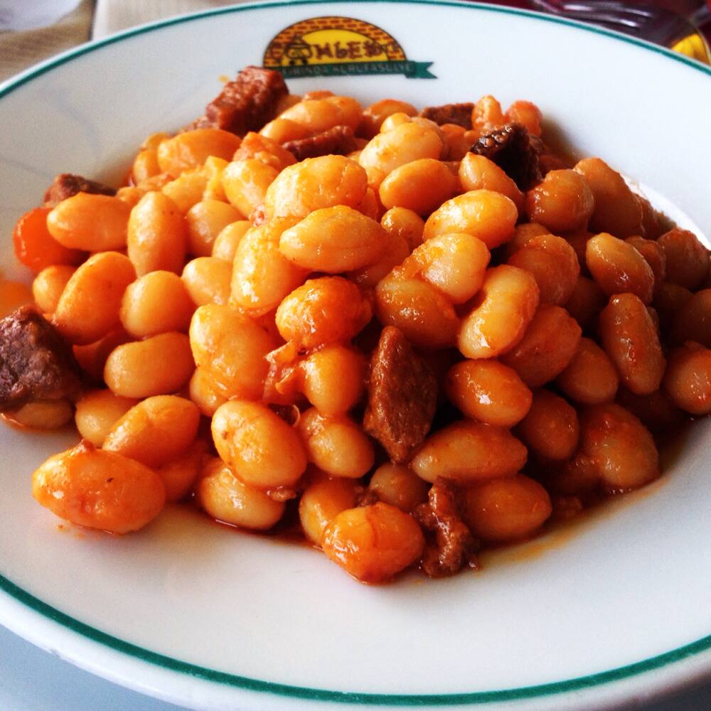 Çömlekte Kuru Fasulye Çömlekte Kuru Fasulye