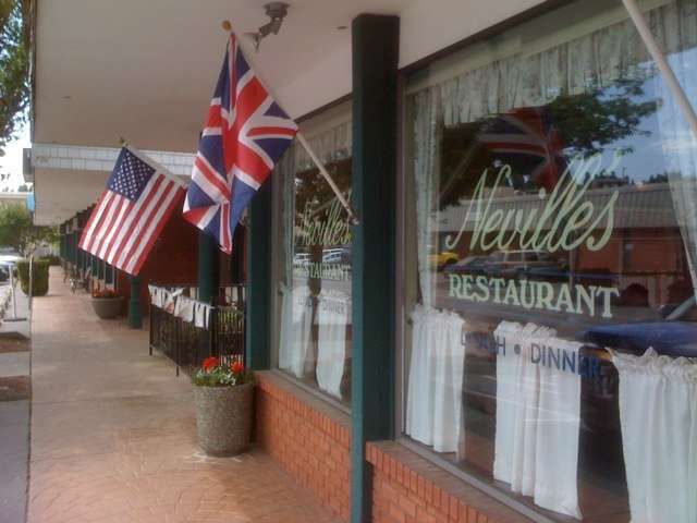 Neville S Restaurant क फ ट एव च त र Redmond