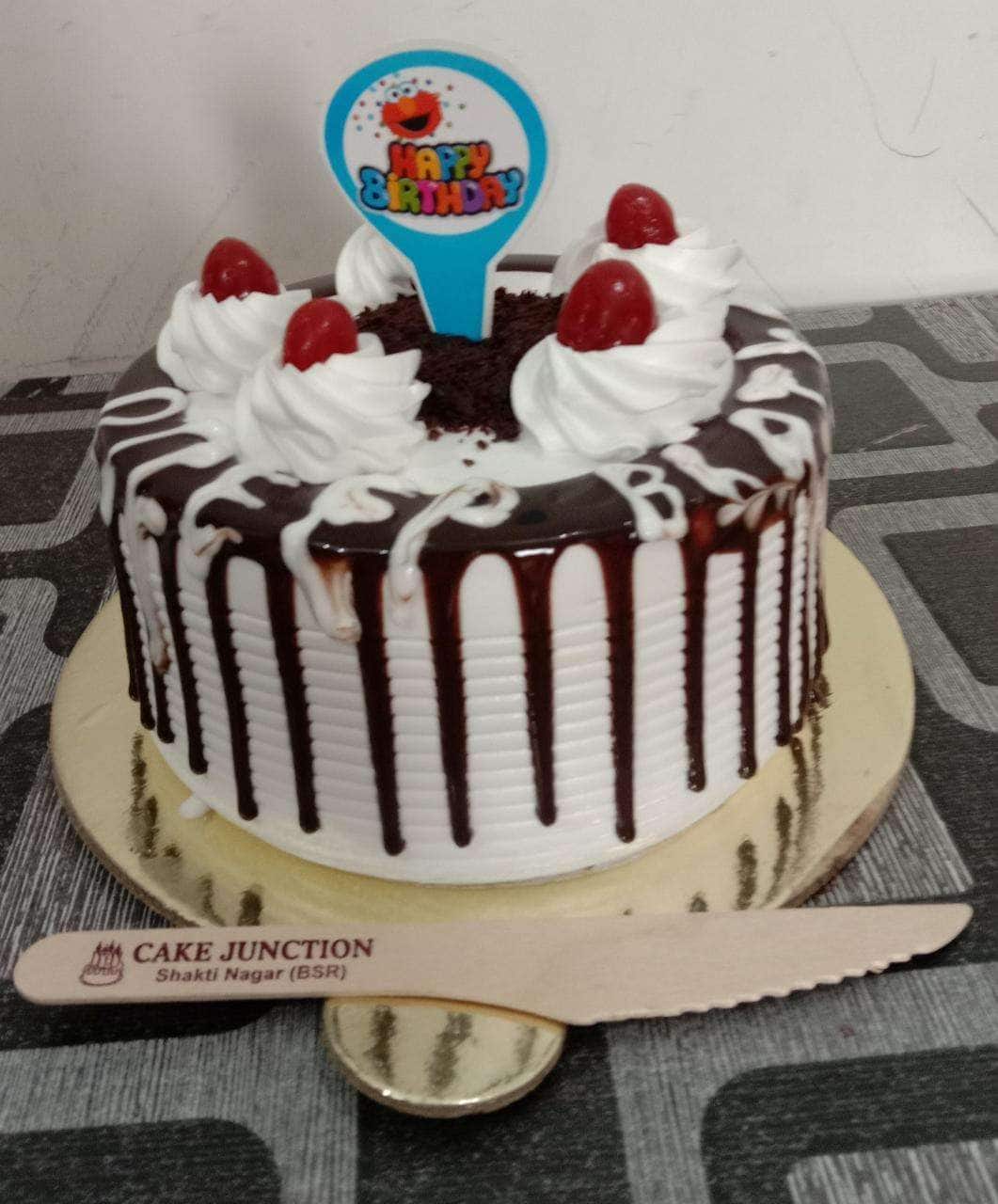 Birthday pineapple cake new decorating looking so beautiful//// by Panjan cake  junction bakery!!!! - YouTube
