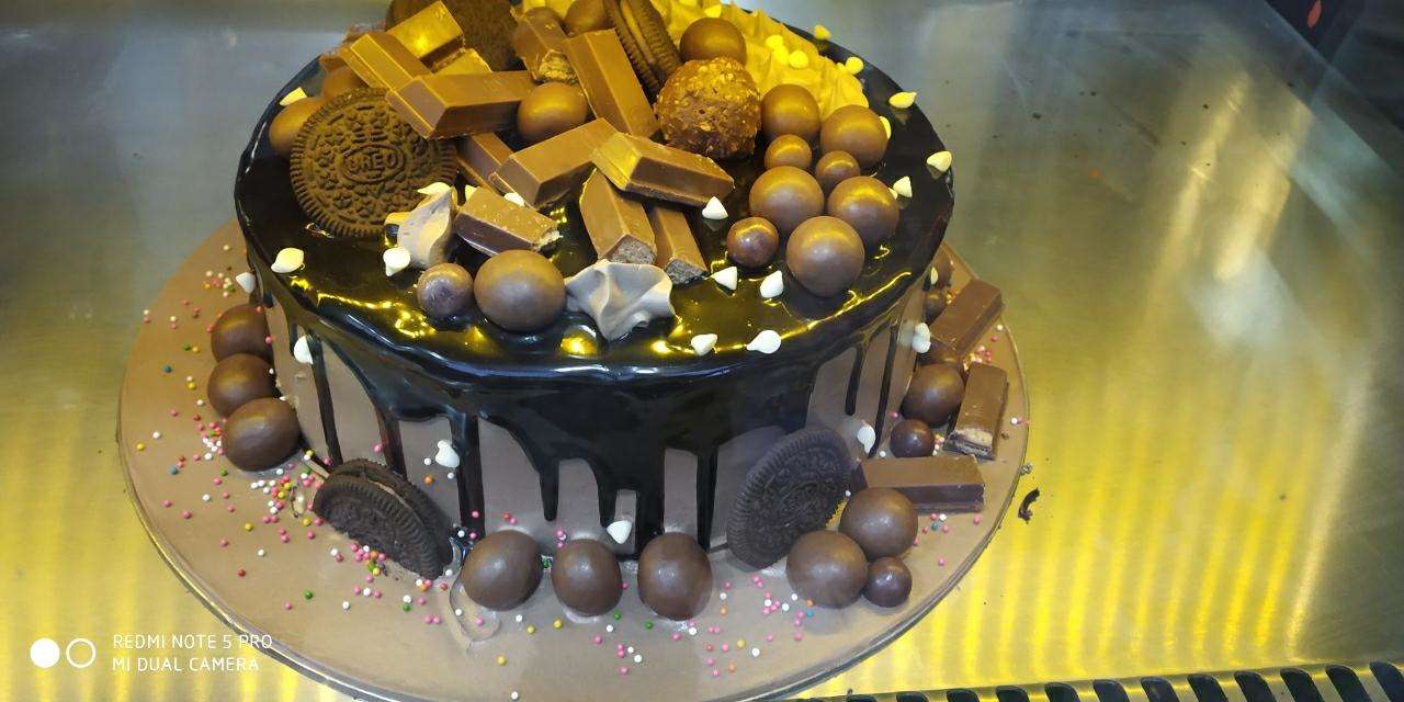 Photos of New Corner Sweets And Bakers, Pictures of New Corner Sweets