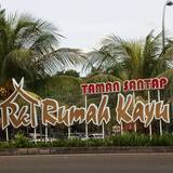 Taman Santap Rumah Kayu, Serpong Utara, Tangerang - Zomato  Taman Santap Rumah Kayu, Serpong Utara, Tangerang - Zomato