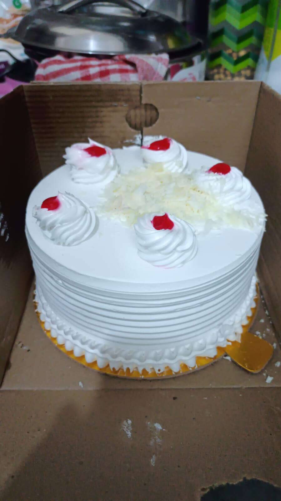 Cosmetic kit Fondant Cake Delivery Chennai, Order Cake Online Chennai, Cake  Home Delivery, Send Cake as Gift by Dona Cakes World, Online Shopping India