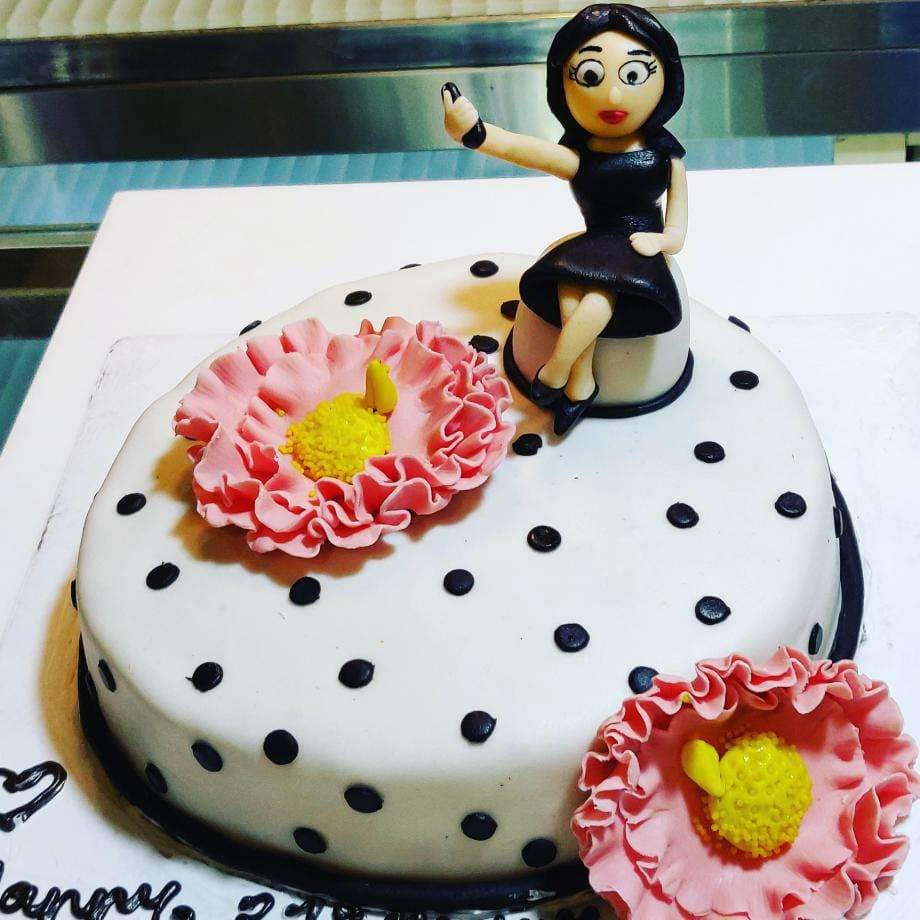 Modern Bakers - Selfie queen theme cake..... . @modernbakers2019 . . #cake  #cakedesign #cakedecorating #cakesmash #fondant #fondantcake #selfie # selfiequeen #selfietime #selfiegirl #selfielovers😍 #mixfruitcake🍓🍒🍎🍰  #cakesofinstagram #trending #2023 ...