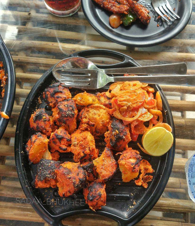 restaurant black n wight