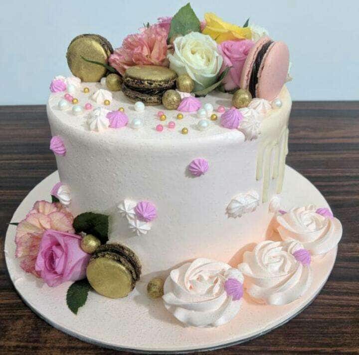 Send 3 tier Wedding Cake 5 kg | 99Blooms