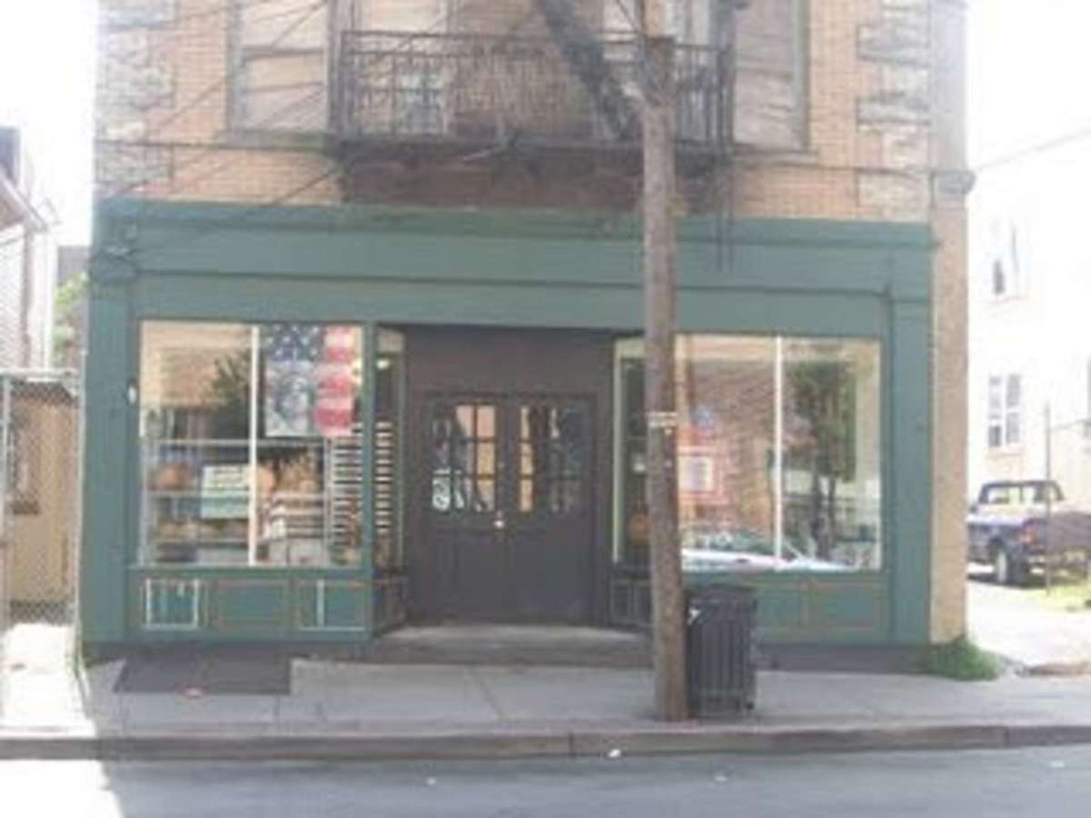 Phil Serrani's Sanitary Bakery, Orange, Orange