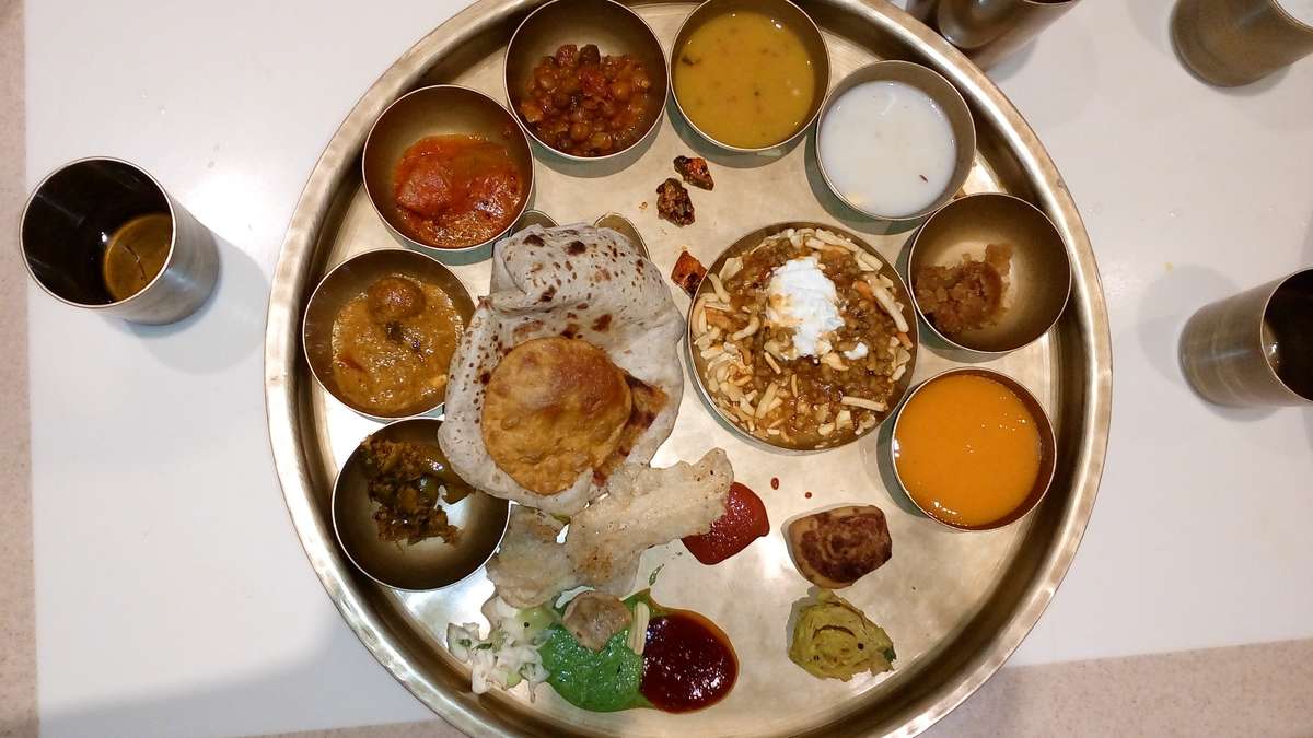 Maharaja Bhog - Premium Veg Thali Photos, Pictures of Maharaja Bhog ...