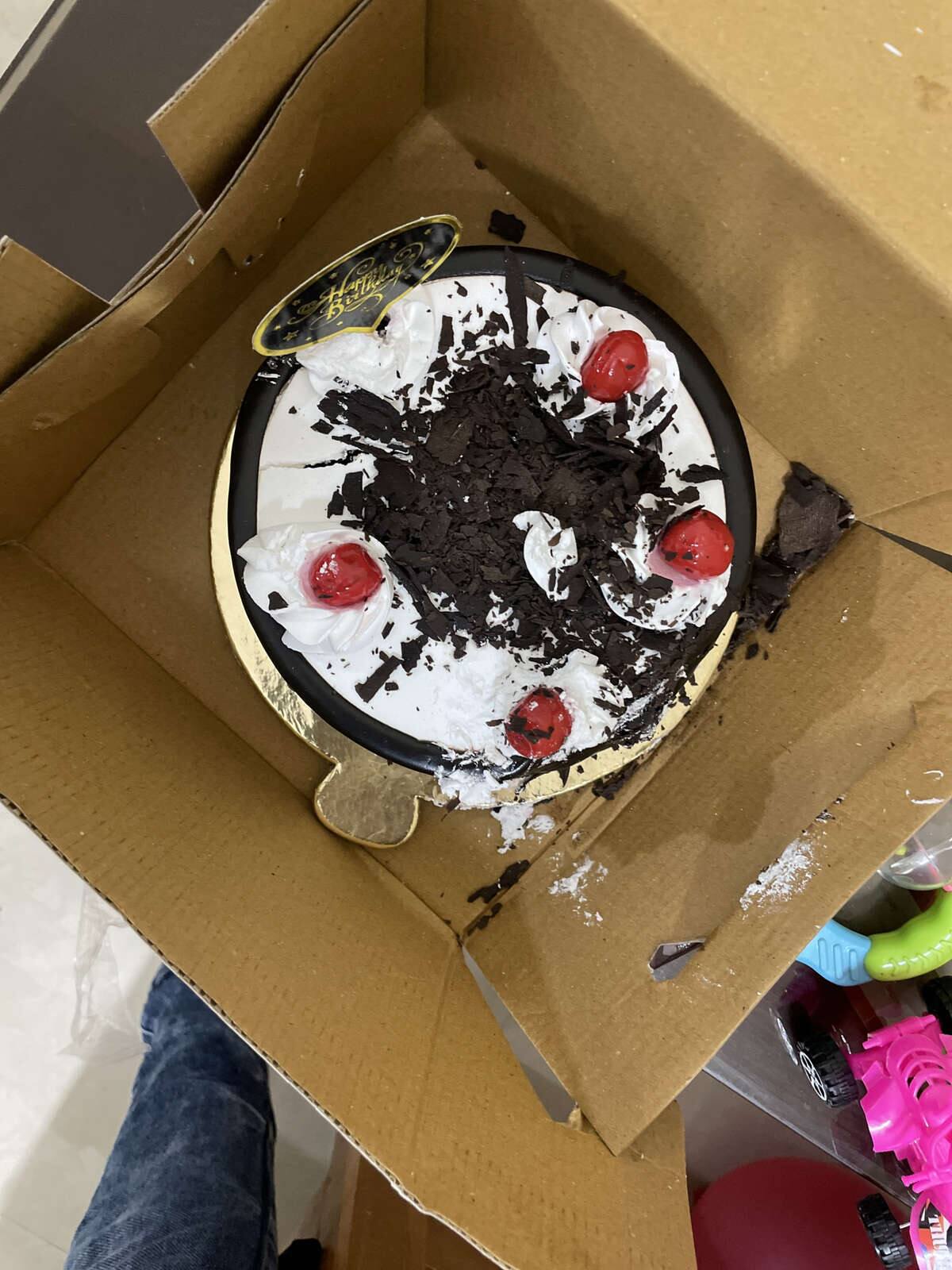 Birthday Cake For Mom 🎁 . . . . DM to place your order . . . Cake Desire  Delivering on Zomato Swiggy Too ! Check out for some amazing ... | Instagram