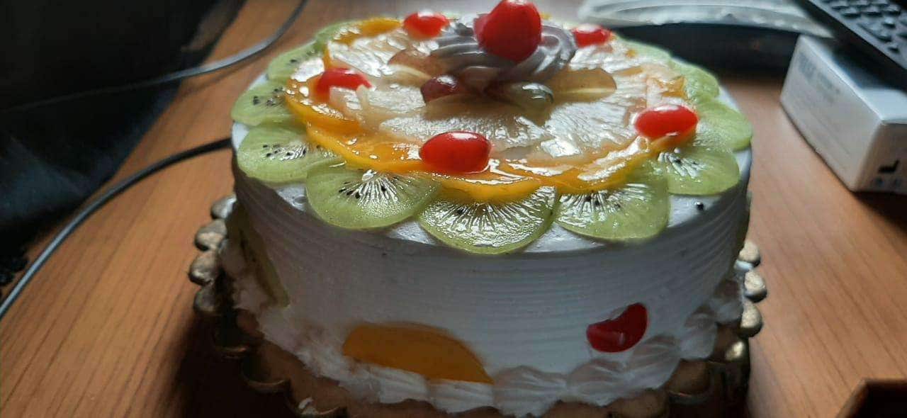 Online Cake Delivery in Kolkata | Order Cakes @349, Same Day Delivery -  Winni