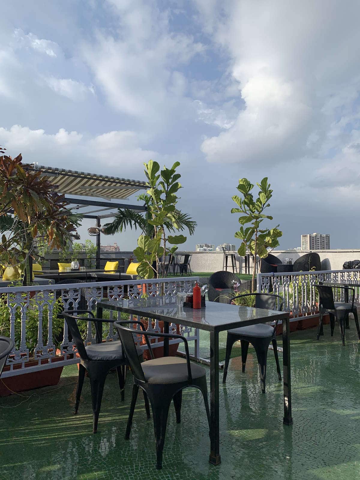 rooftop cafes, rooftop restaurants - Veranda Rooftop Restro Cafe - img1