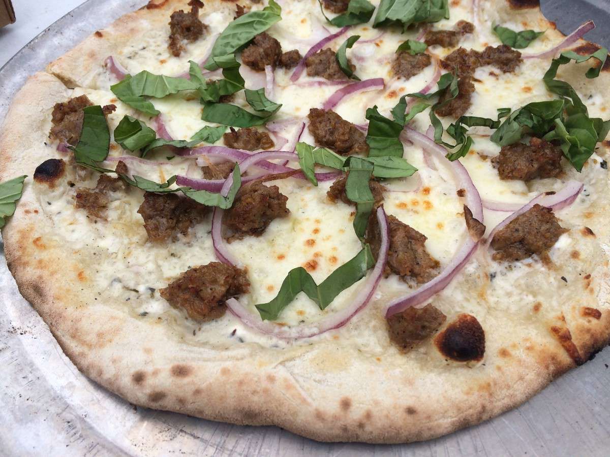 Earth And Stone Wood Fired Pizza Photos Pictures Of Earth