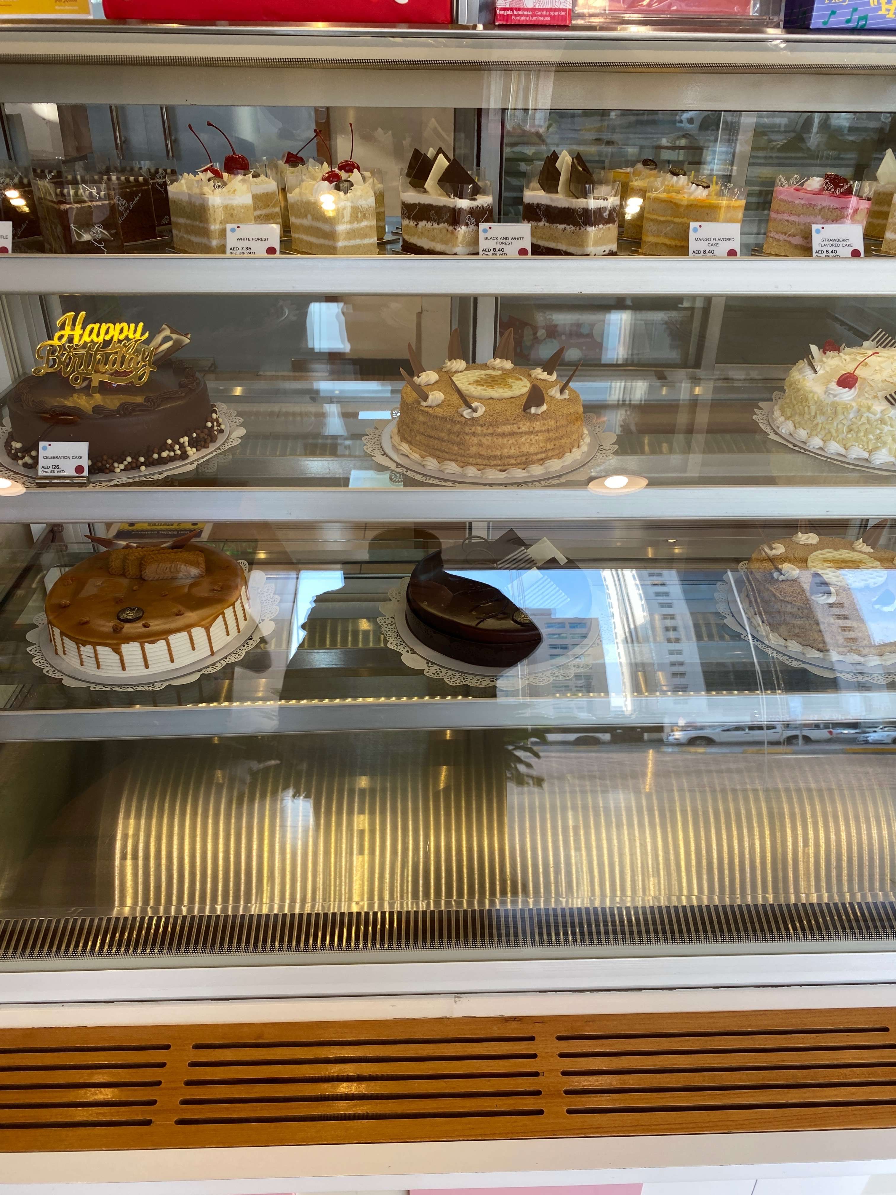 Customized Cake Dlivery in Dubai, Abu Dhabi | Best Customized Cakes in Dubai