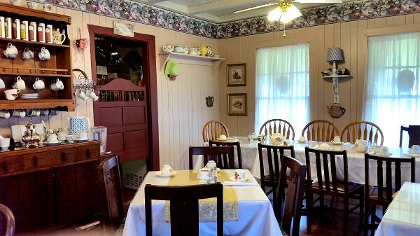 Four Friends Tea Room Gifts Photos Pictures Of Four