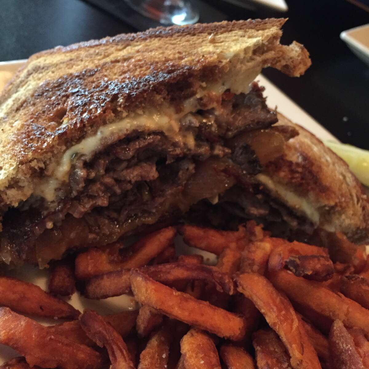 GLC Swingers Bar and Grille, Normal