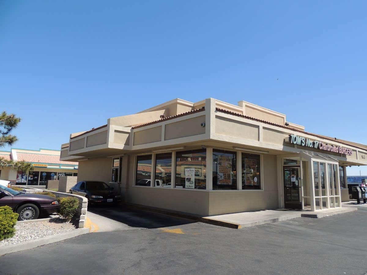 Photos of Tom's Famous Burgers, Pictures of Tom's Famous Burgers