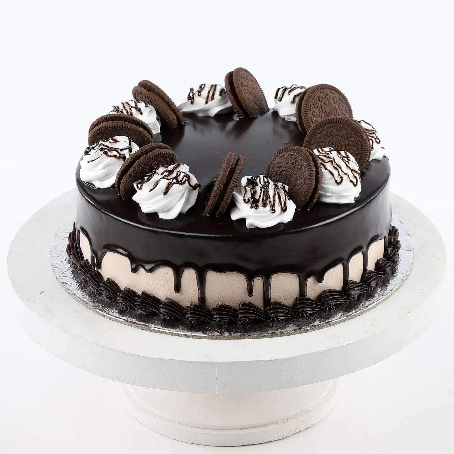Don't wait until it's too late. Go grab this chocolate cake! Order now on  Swiggy or Zomato #sweetcravings #droolworthy #sweettooth #cake  #bakersden... | By Baker's DenFacebook
