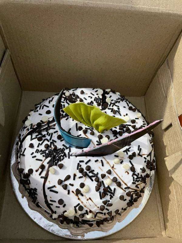 Buy/Send Happy Birthday Krishna Cake Online @ Rs. 2414 - SendBestGift