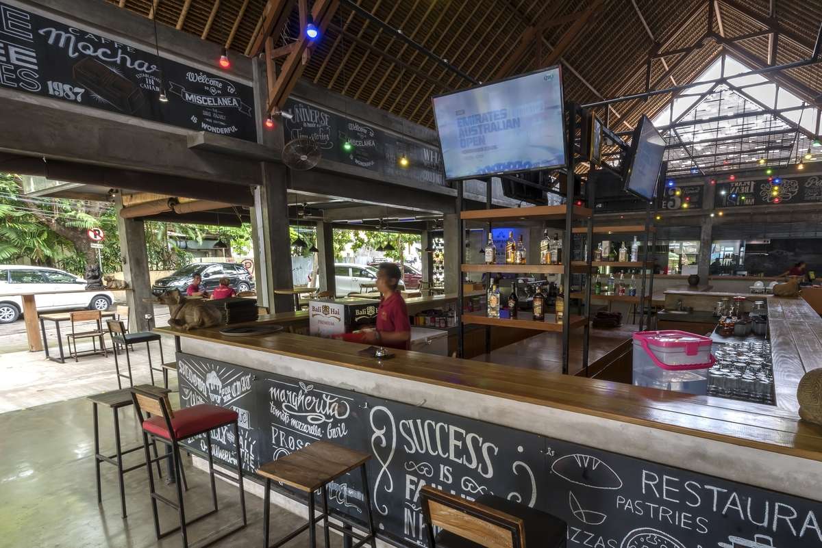 Ayucious Trophy Bar Resto Denpasar Selatan Bali