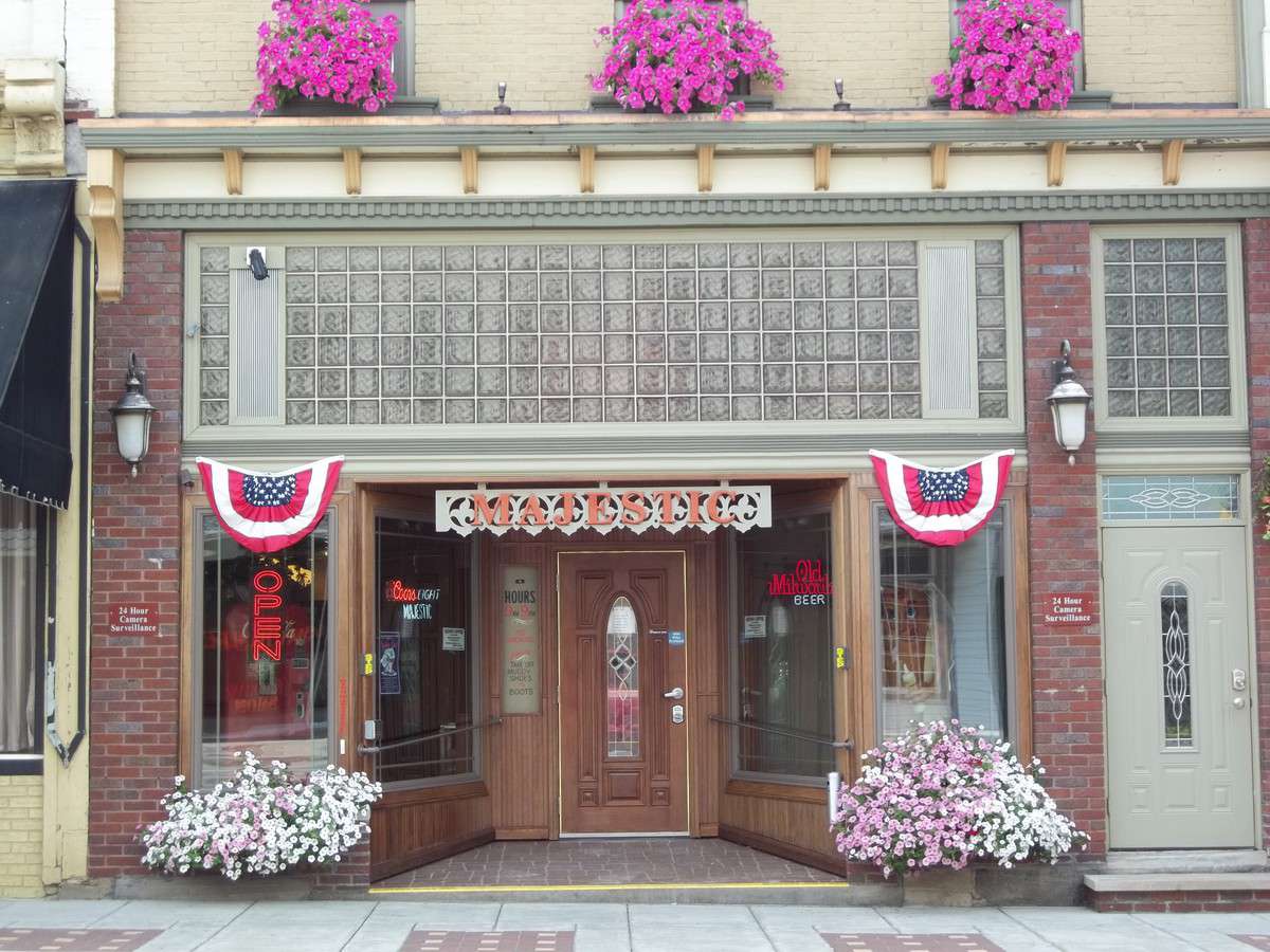 Majestic Bar & Grille, Greenville, Greenville Zomato