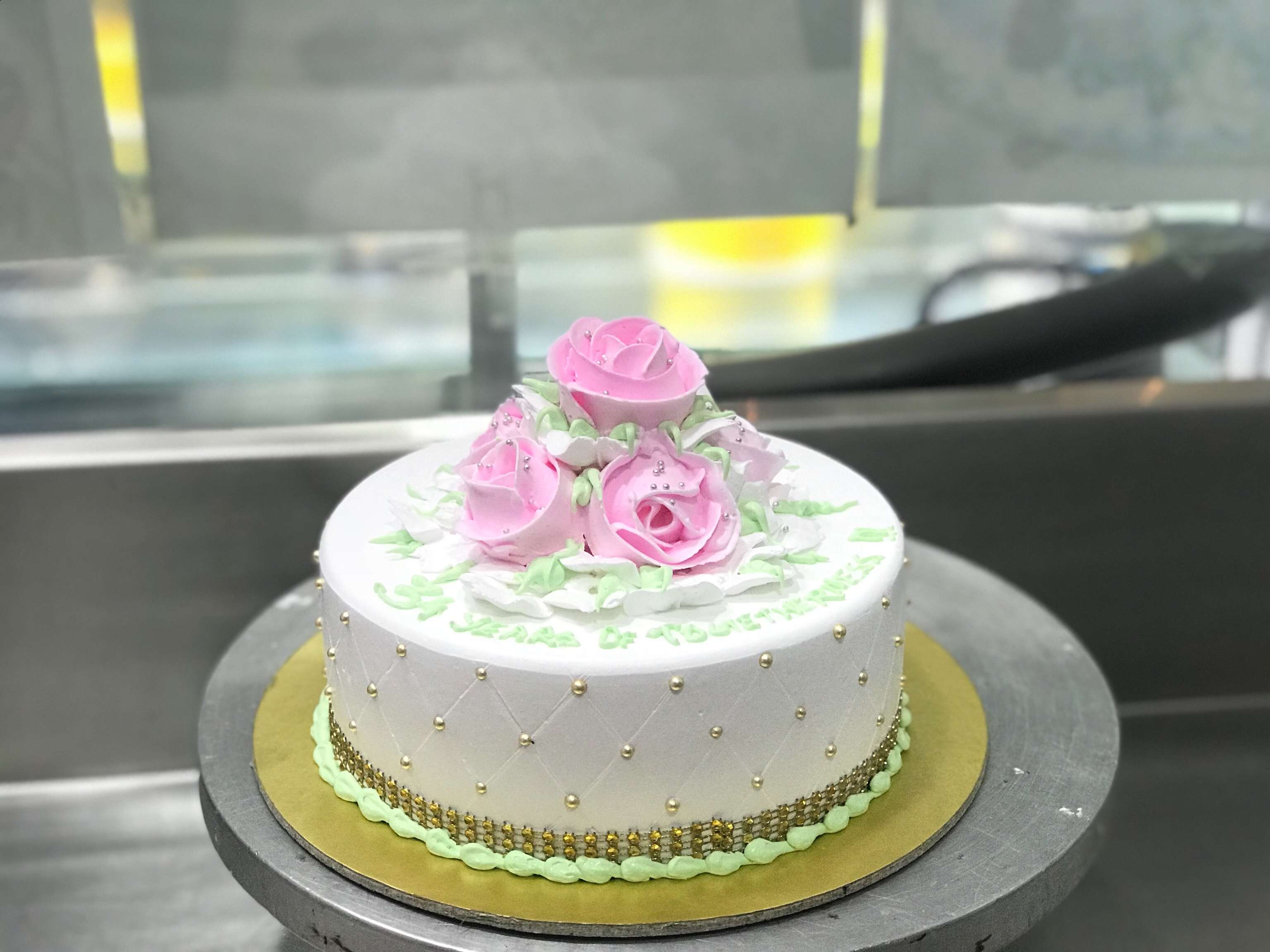 Mini hoop ring cake for birthday celebration 🎉 #hoopringcake #cake #cakes  #cakesofinstagram #hilonicakes #cakestagram #cakesmash #fl... | Instagram