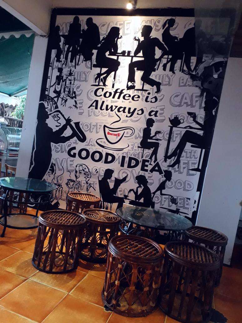 Quán cafe Goutam\'s là nơi được các tài năng đặt tay vào để sáng tạo những bức tranh vẽ tường độc đáo. Đến với quán cafe này, bạn sẽ được tận hưởng không gian yên tĩnh và đầy nghệ thuật để thưởng thức cà phê và trò chuyện cùng bạn bè.