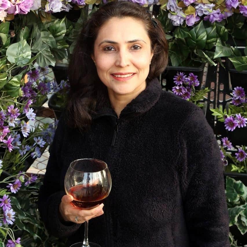 Shefali Batra (hoppingontoes)