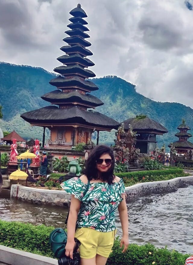 Niska Ni (www.hoppingheels.com) Blogger